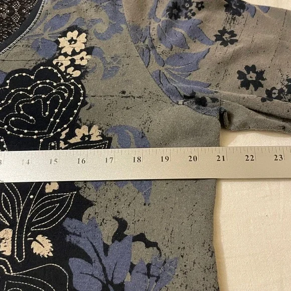 Vanilla Sugar Womens 1X Floral Lace Back Rhinestone 3/4 Sleeve V-Neck Top Gray - Picture 5 of 8